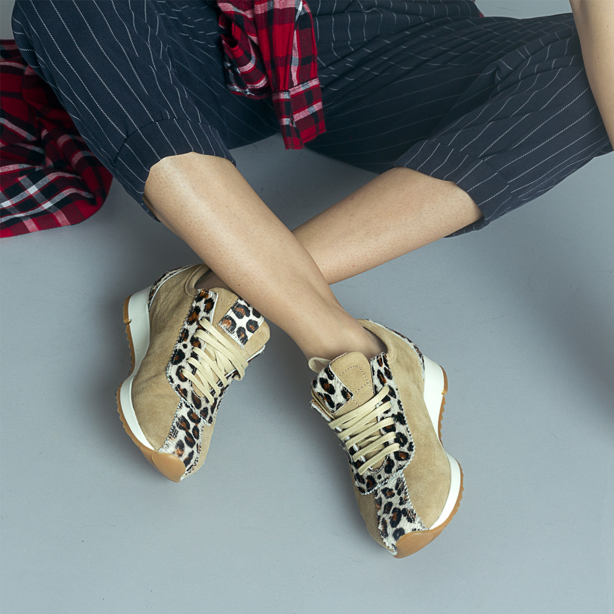 Zapatilla serraje y estampada